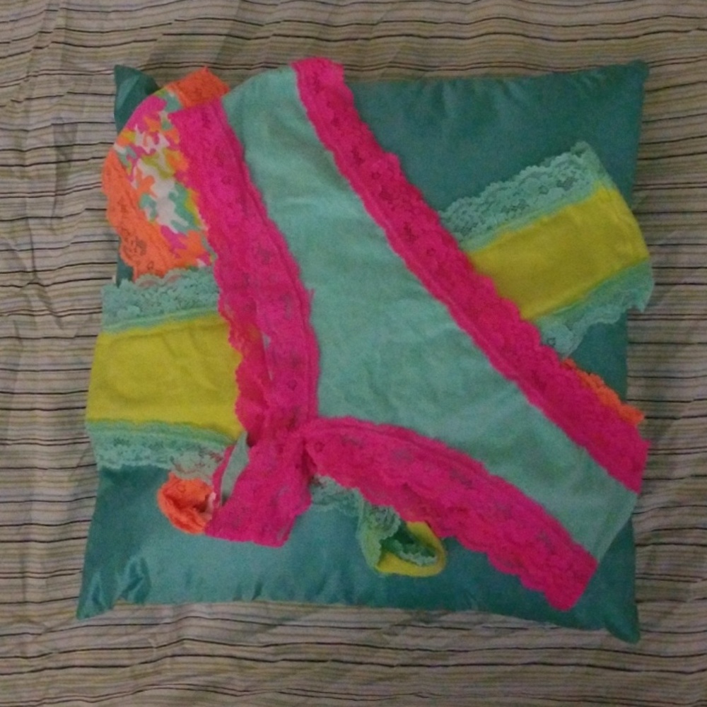 XHILARATION NWOT )PAIR OF CHEECKY[ PANTIES SIZE 8